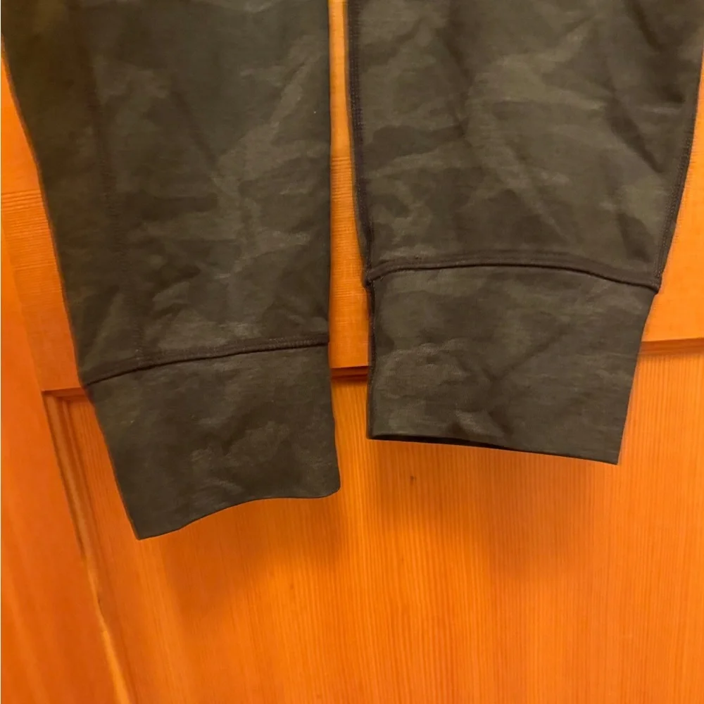 Vuori Men's Sunday Performance Jogger - Picture 9 of 12